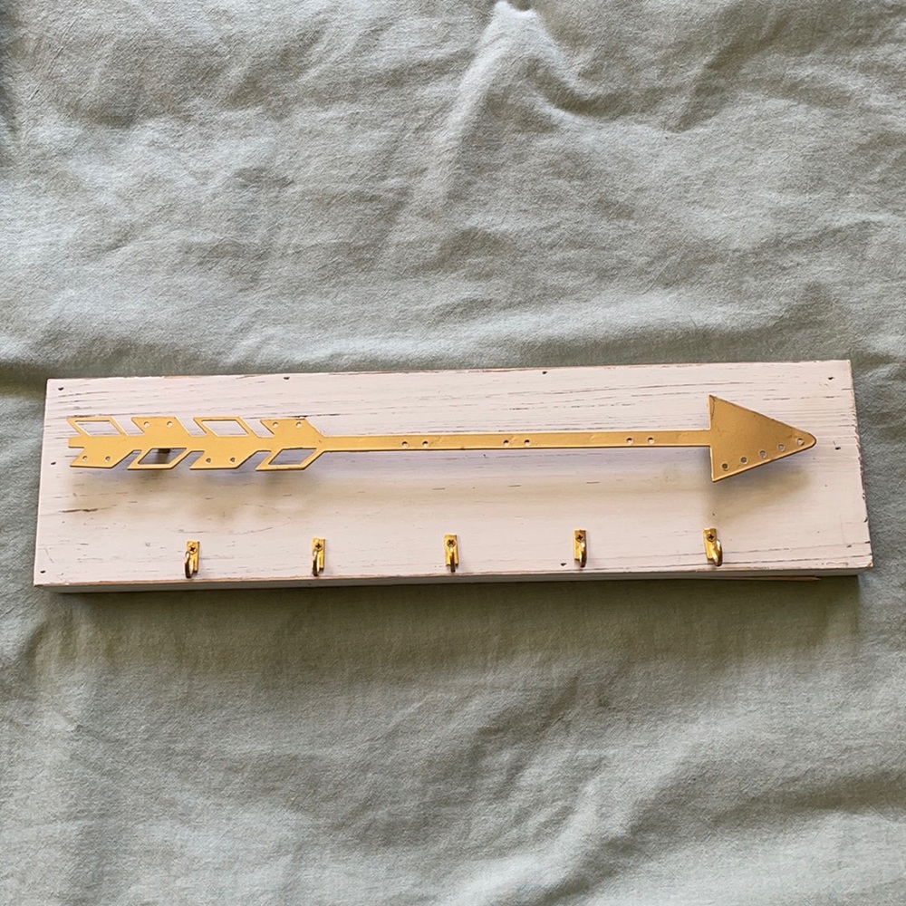 Arrow earring holder